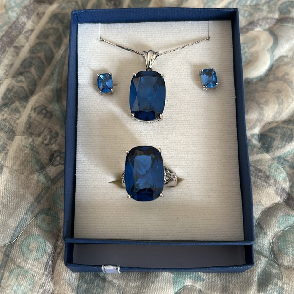Blue Spinel Box Set - Picture 7 of 7